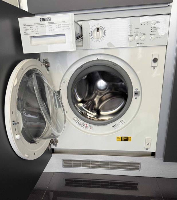 Máquina de Lavar Roupa Encastre Zanussi ZWI71000WA