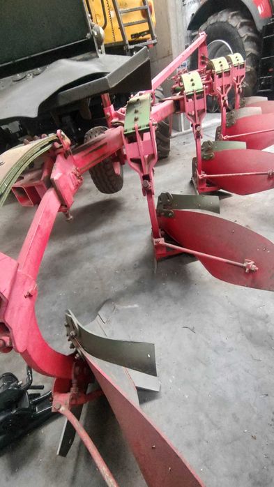 Pług zagonowy 5 skibowy Unia Tur Vario