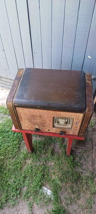 Радіола з натурального дерева