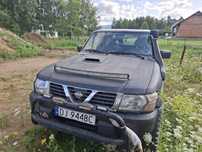 Nissan patrol y61 off road