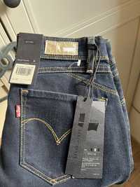 Levis Demi Curve