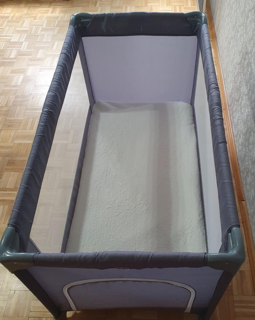 Łóżeczko turystyczne Moby-System szare.