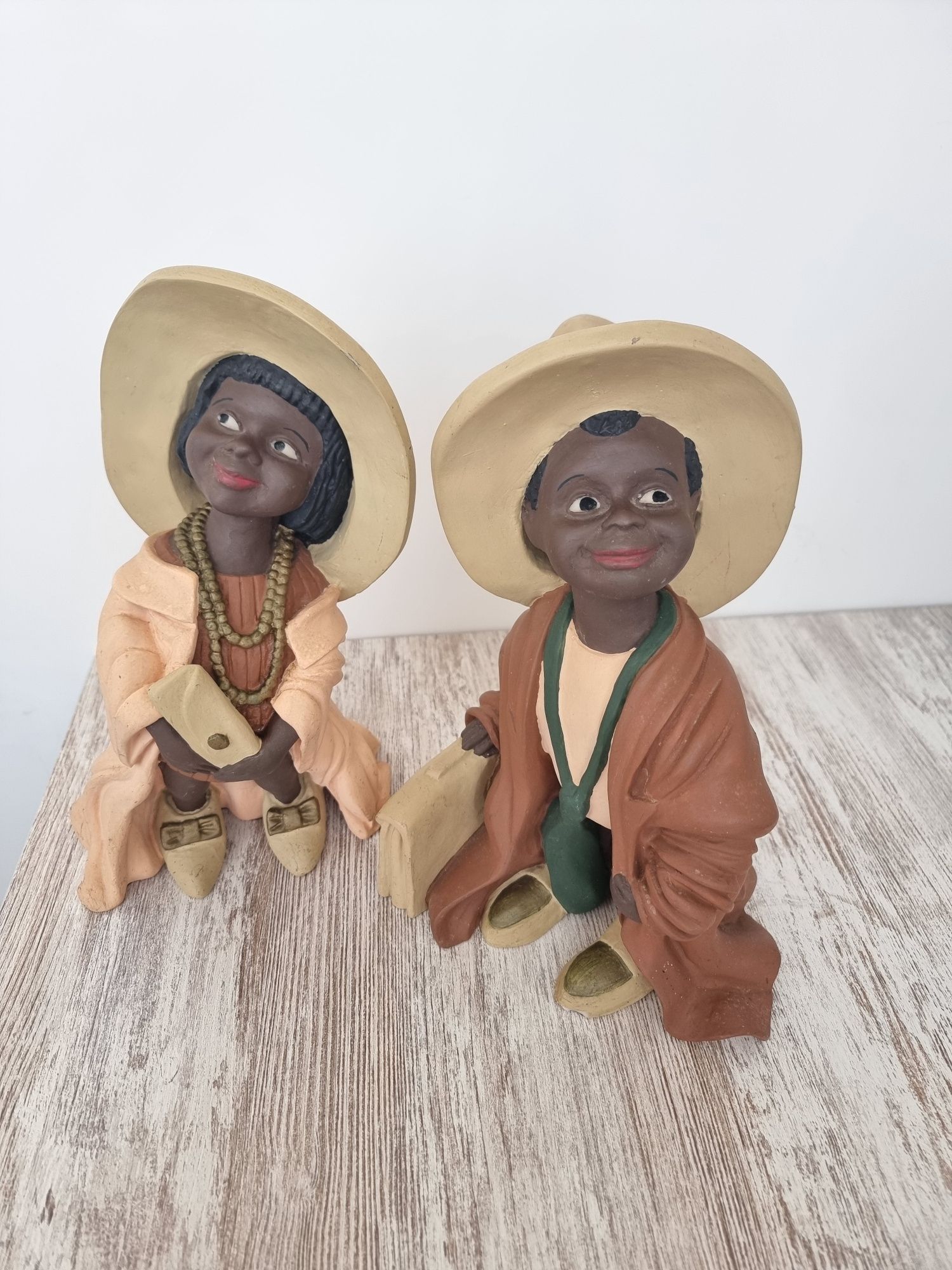 Estatuas de marfinite "Os Pretinhos"