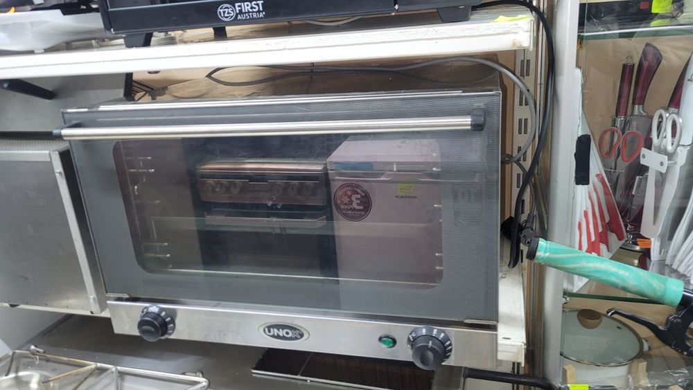 Конвенційна піч духовка UNOX XF016