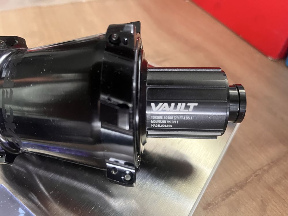 Piasta tylna Race Face Vault 424 hub mtb Shimano HG micro 28 dt swiss