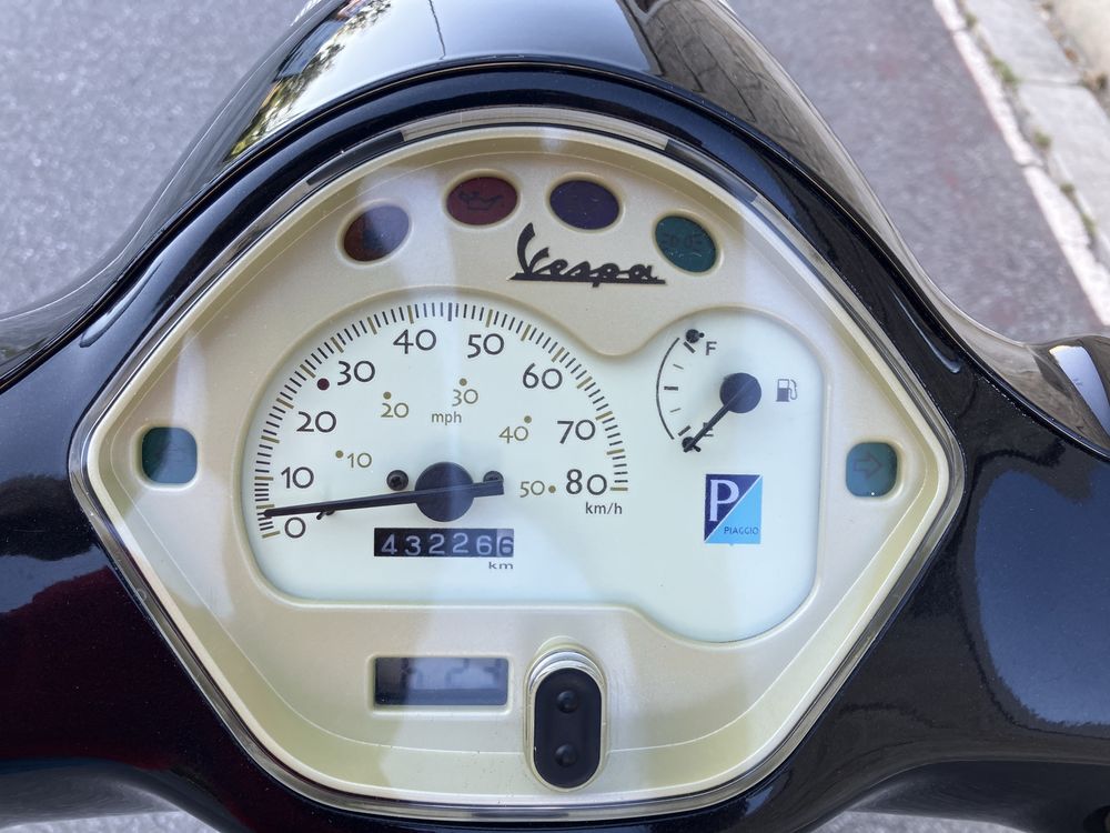 Piaggio Vespa LX50 2013