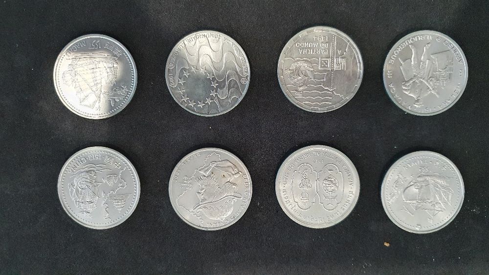 Conjunto de 8 moedas de coleção - escudos