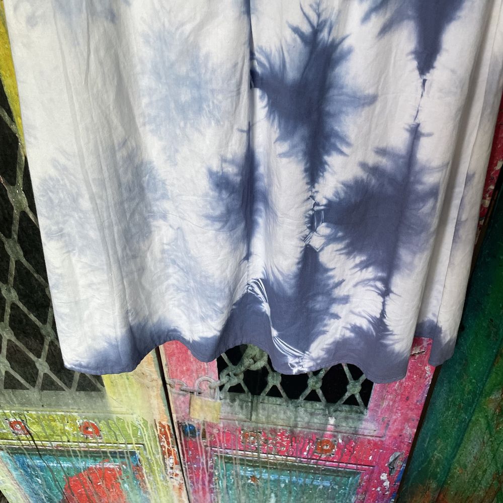 Biała bawełniana sukienka letnia z motywem tie dye Fashion [M]