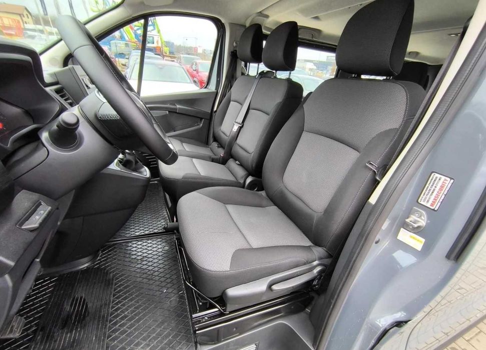 Renault Trafic 2025– 9-osobowy bus do wynajęcia | Neral Mobility