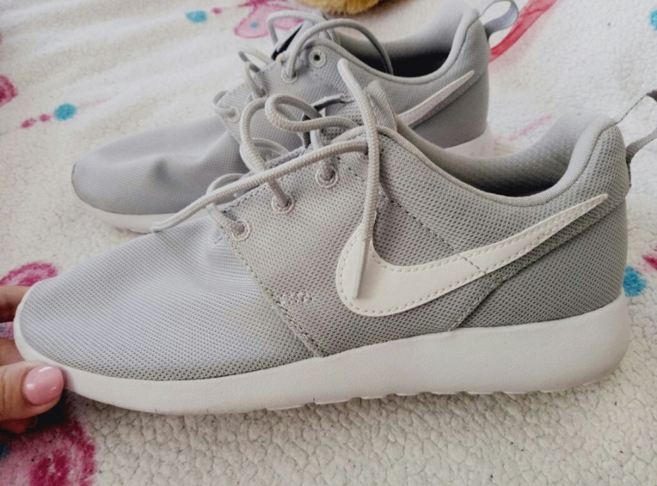 Nike Roshe Run кроссовки Женские 37,5