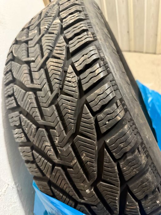 Opony zimowe 215/60 R17 96H