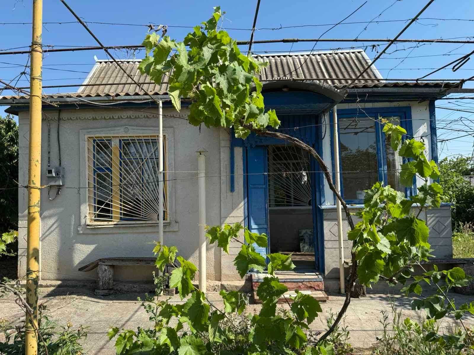 Ділянка з будиночком біля моря