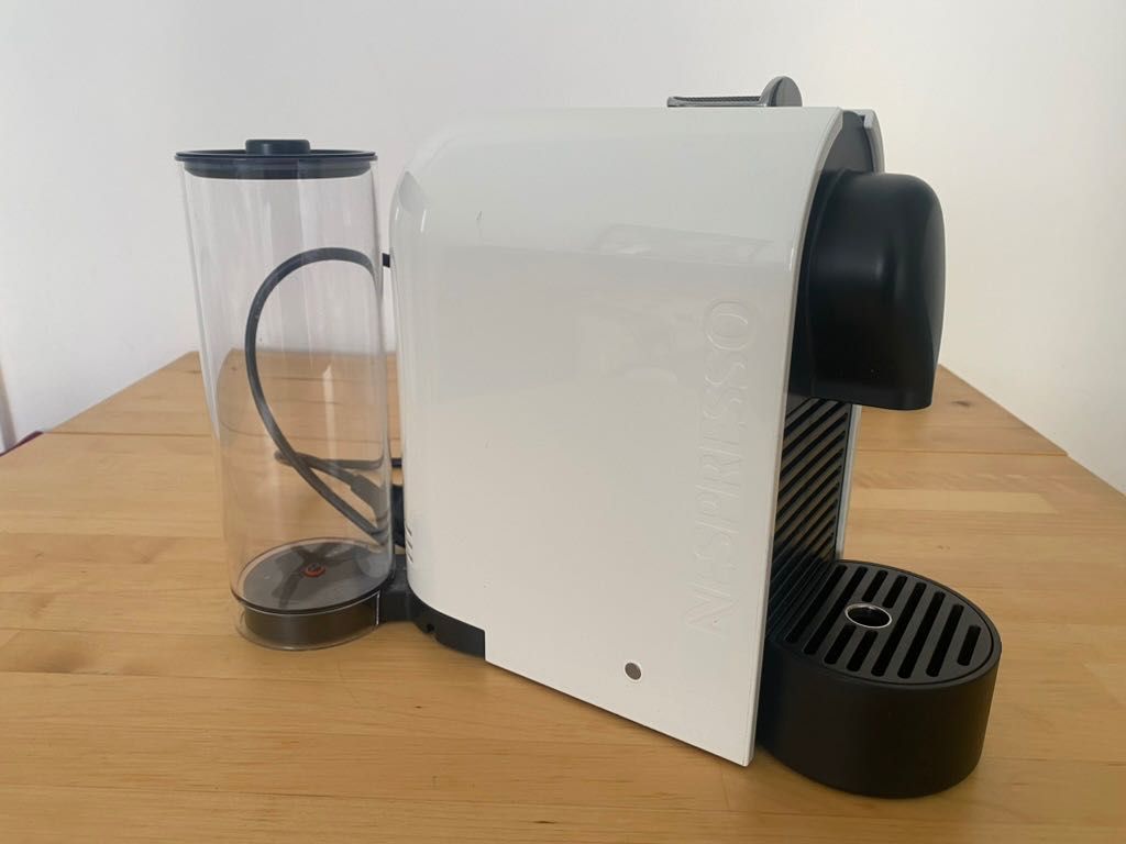 Máquina de café Nespresso modelo U Krups
