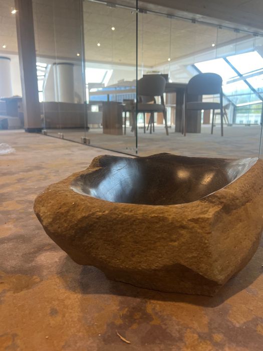 Умивальник із каменю