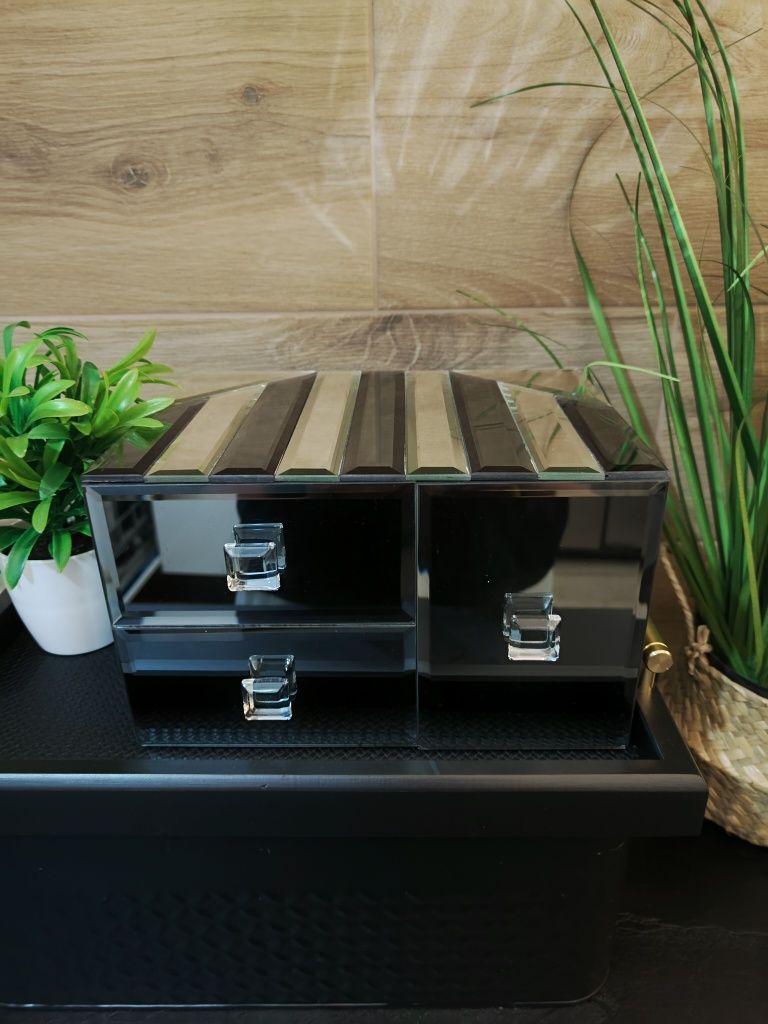 Piękna szkatułka na biżuterię home&you
