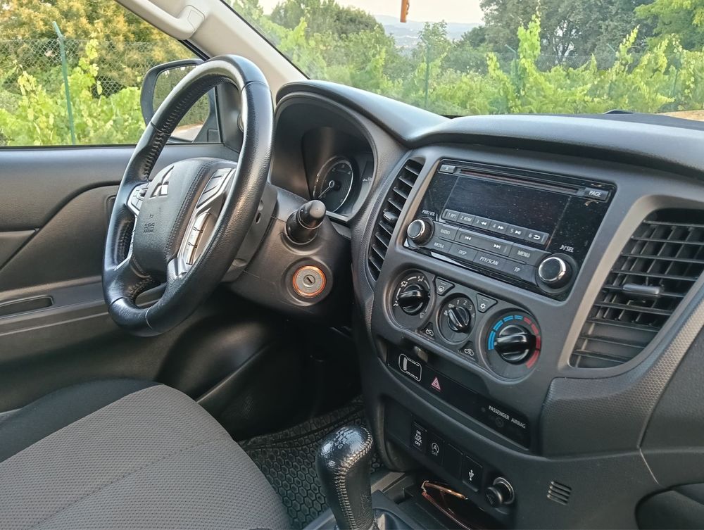 Mitsubishi L200 4x4 invite 3 lugares