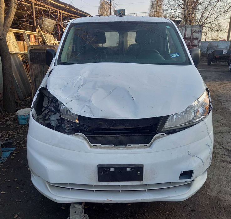 Микроавтобус грузовой Nissan NV 200