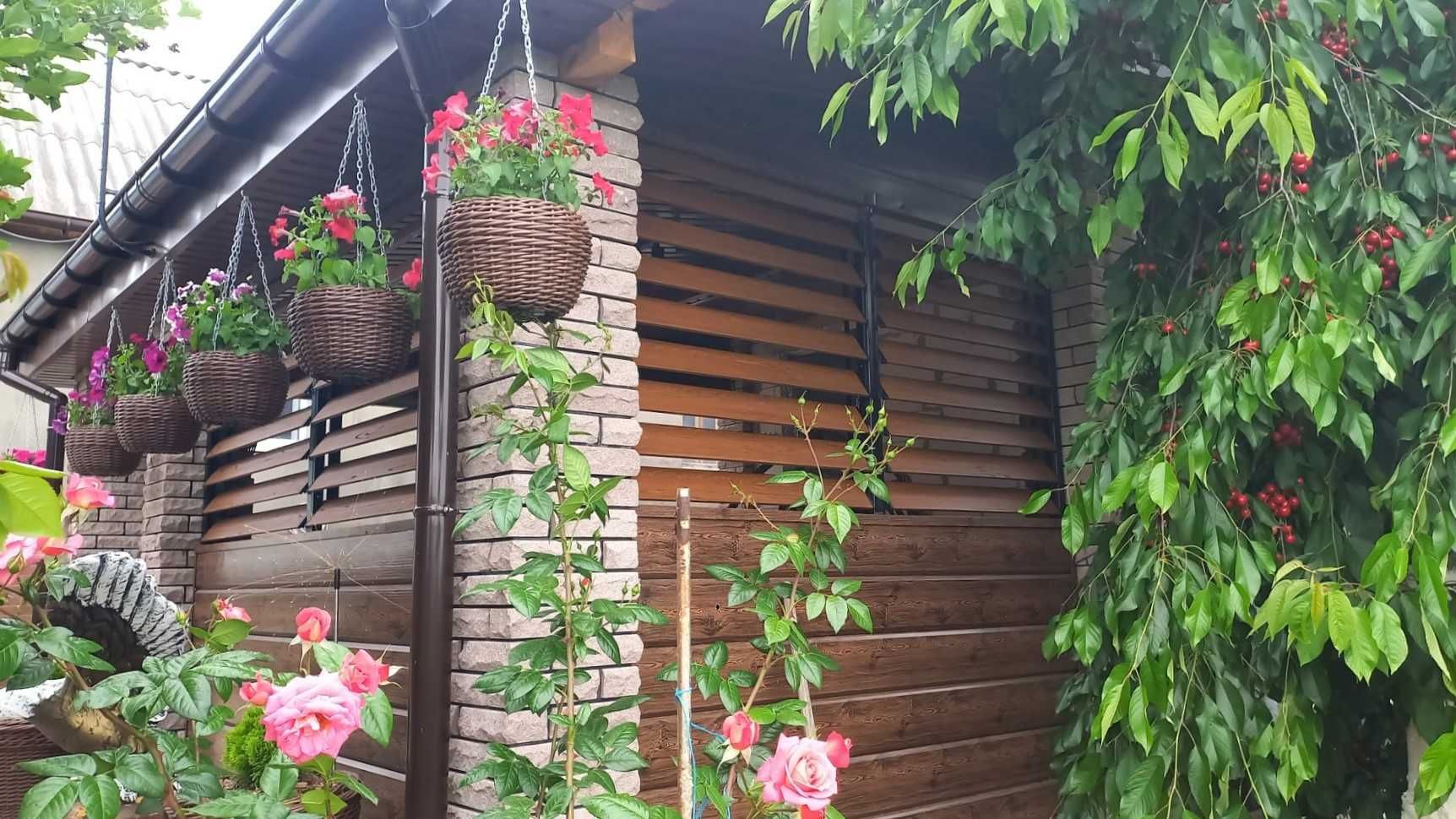 Терасні жалюзі з металевими ламелями, металеві жалюзі для альтанки.