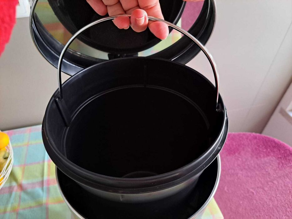 Caixote lixo metálico