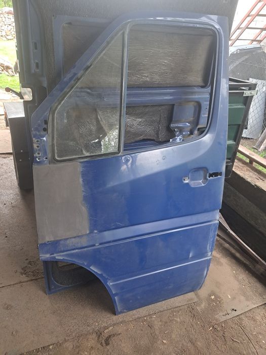 Двері передні ліві спрінтер 903