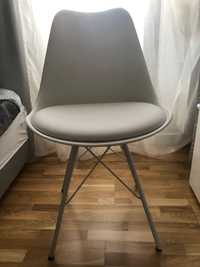 Dwa krzesla Ikea