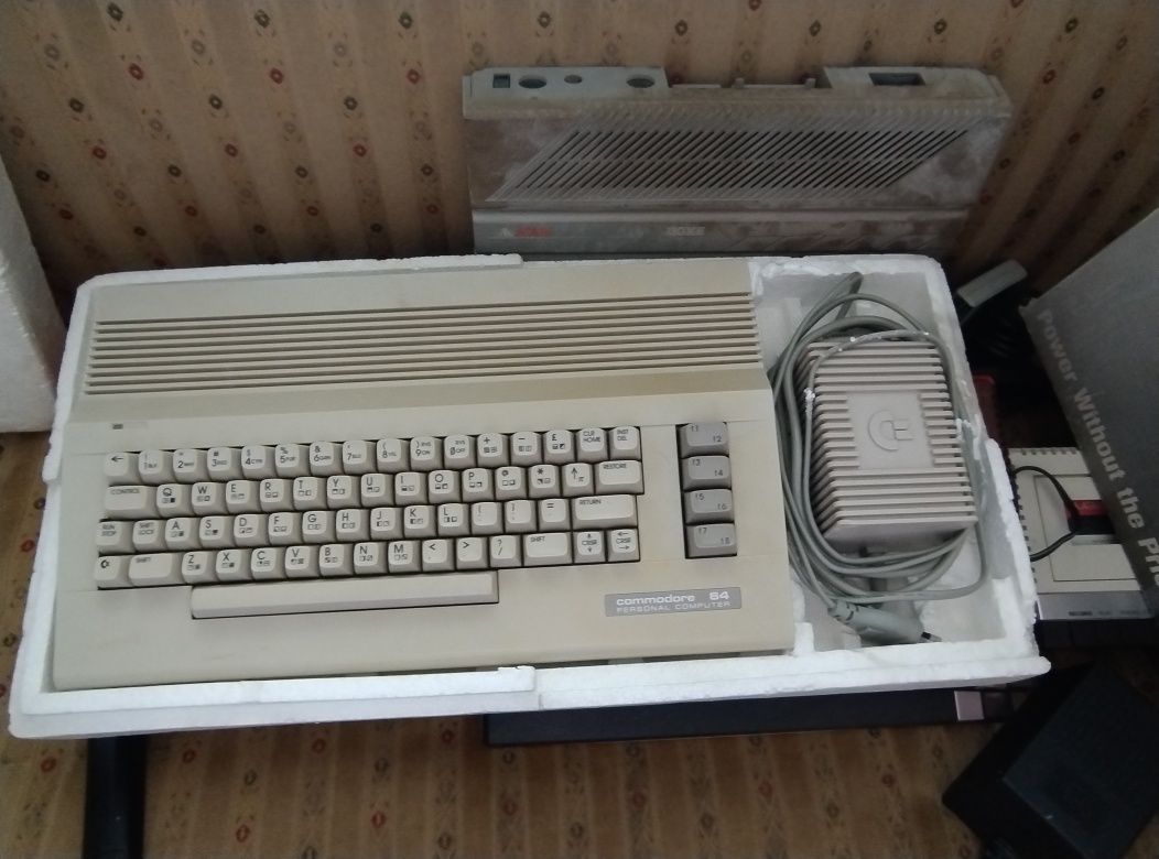Commodore C64C box