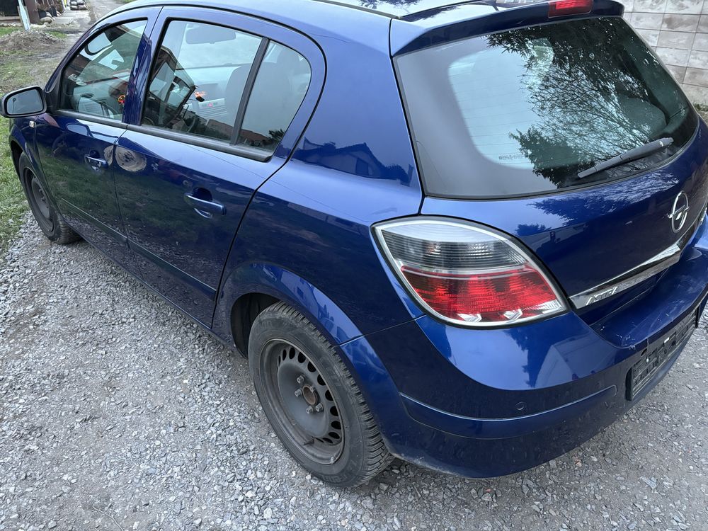 Opel Astra H, 1.6 benzyna, sprowadzona, niski przebieg