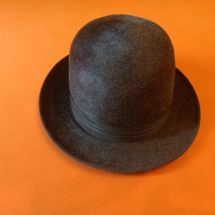 Kapelusz marki Hunter do własnego ułożenia. Rozmiar 57 . Farge 77