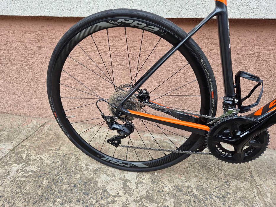 Rower szosowy Giant Defy disc, full carbon
