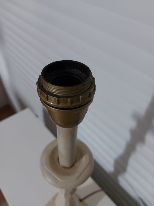 Pe de candeeiro pintado à mão