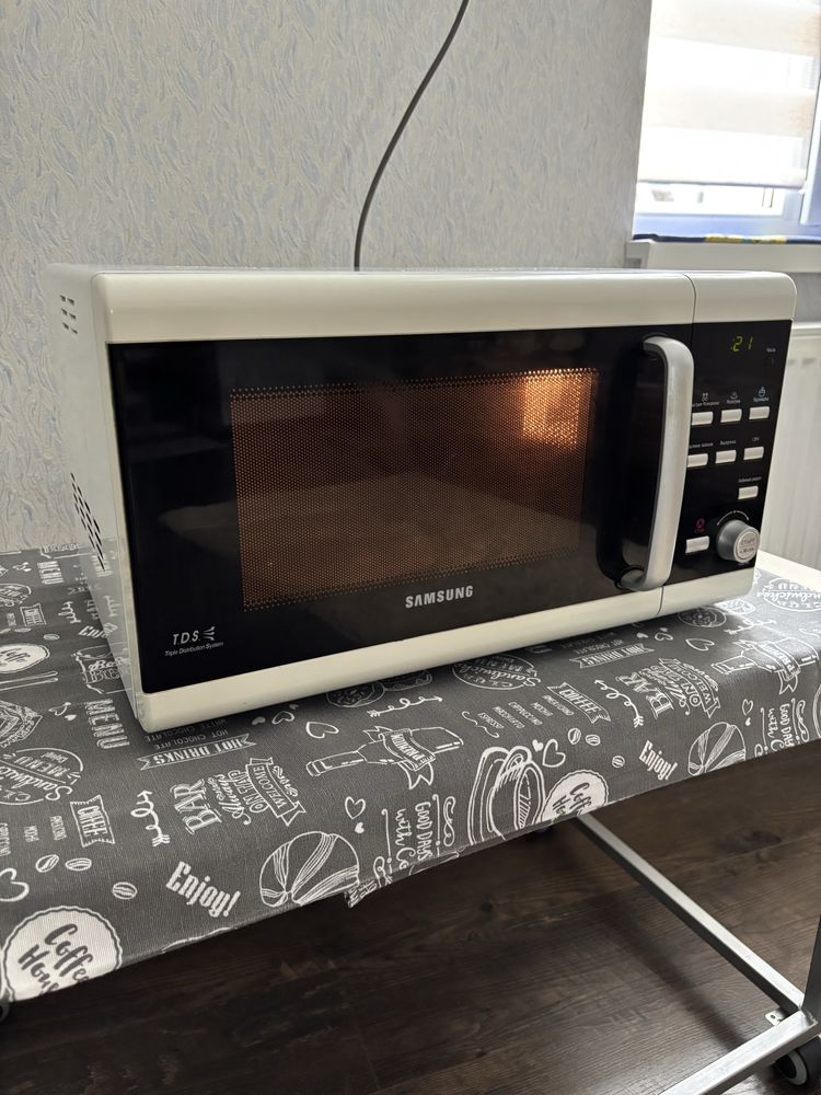 Продам мікрохвильову піч samsung