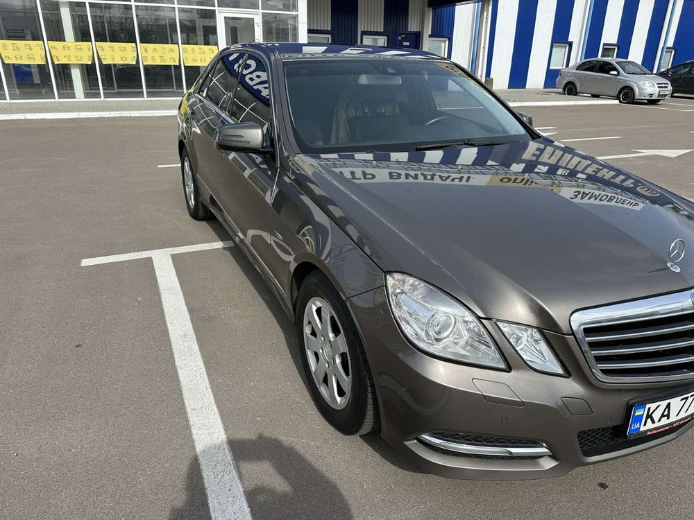 Продам Mercedes-Benz E-Class 2011