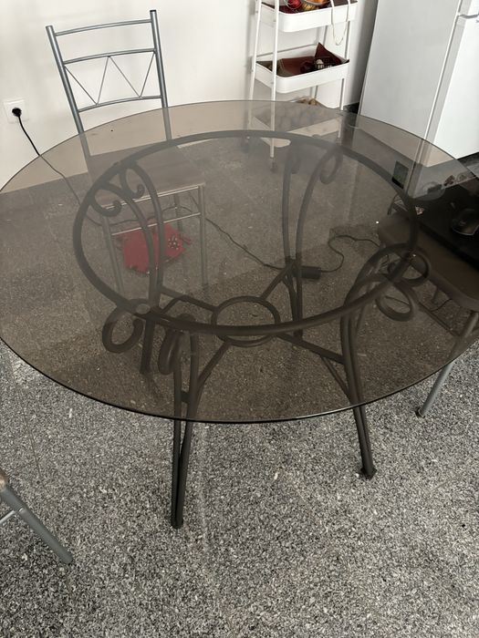 Mesa de vidro. Semi nova em bom estado