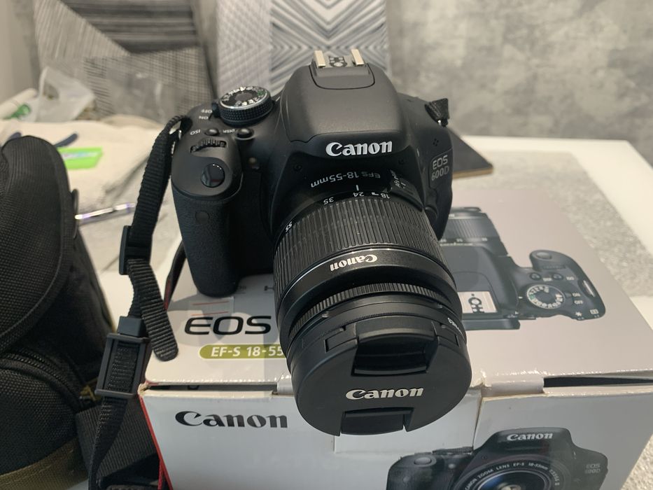 Canon EOS 600D EF-S 18-55 DC-III Kit як новий