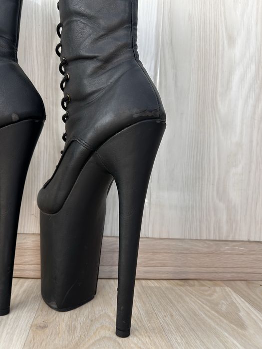 Продам стріпи Pleaser 35 високі черевики, сопоги