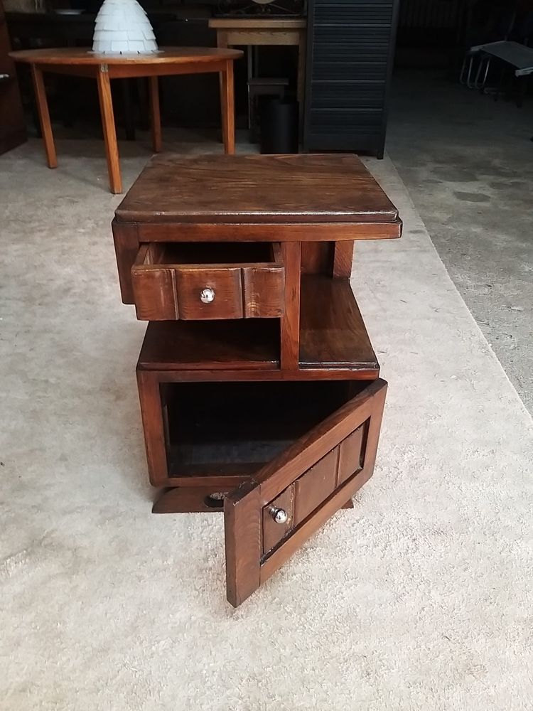 Mesa de cabeceira antiga restaurada