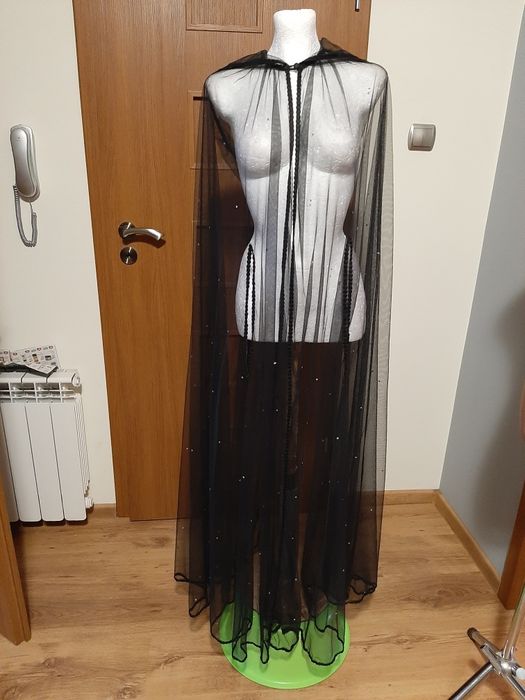 Piękna rozkloszowana balowa sukienka Vintage peleryna dżety sesja