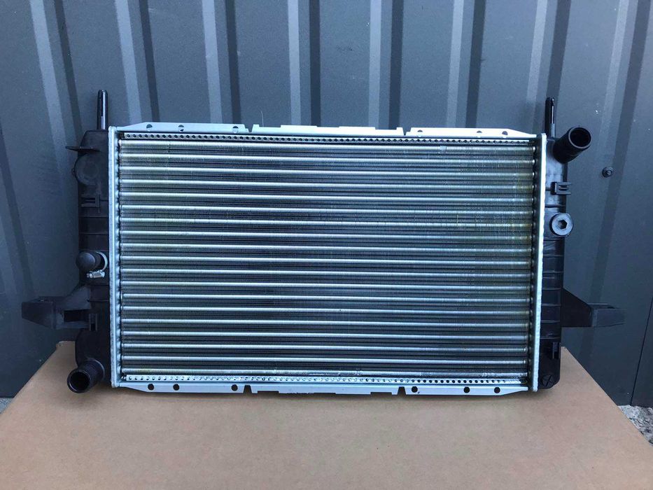 Радиатор Ford Sierra 1.6 CVH 2.0 DOHC (87-93)