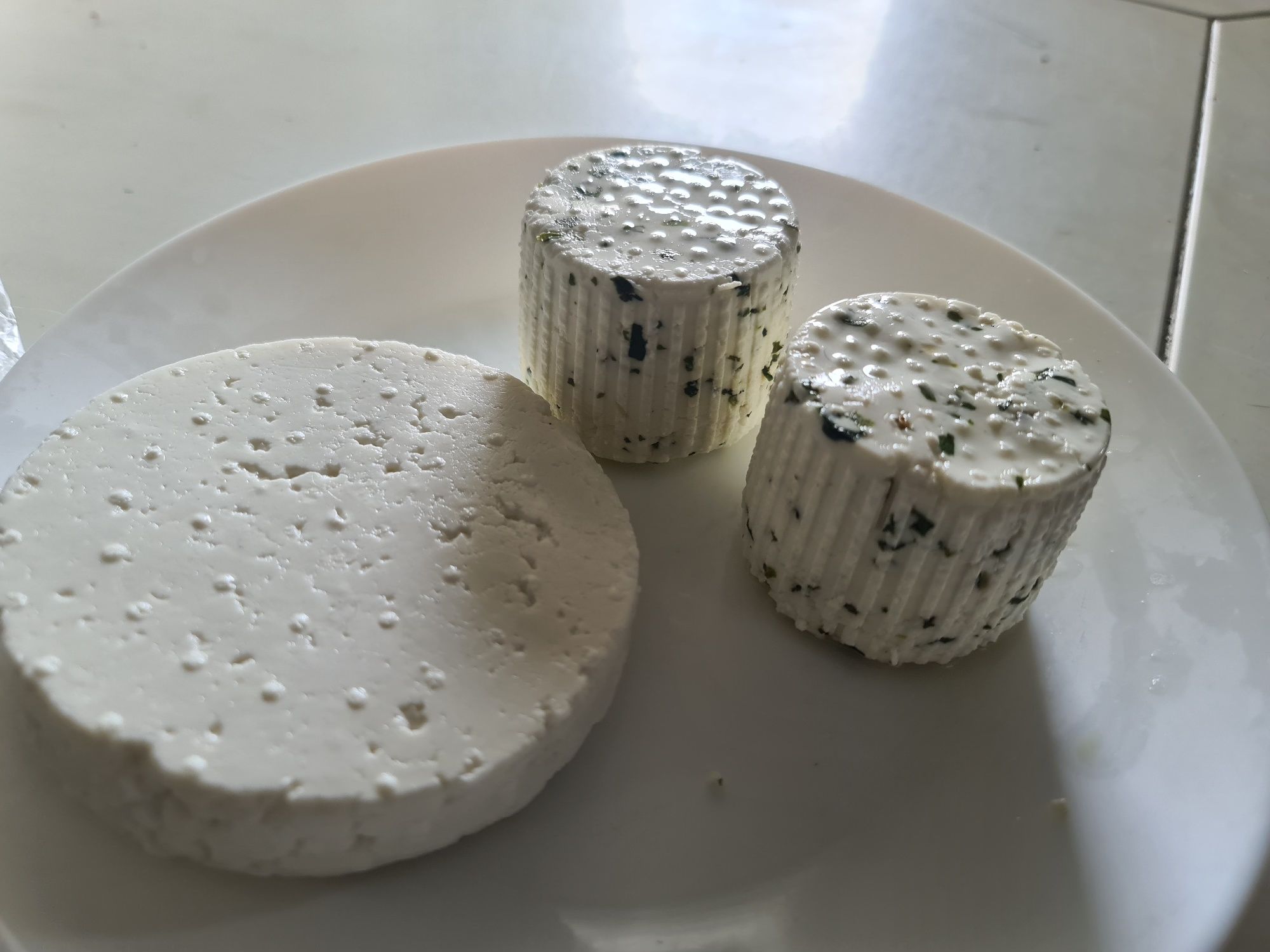Kozie mleko i sery, jajka