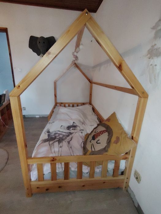 Cama Montessori com colchão
