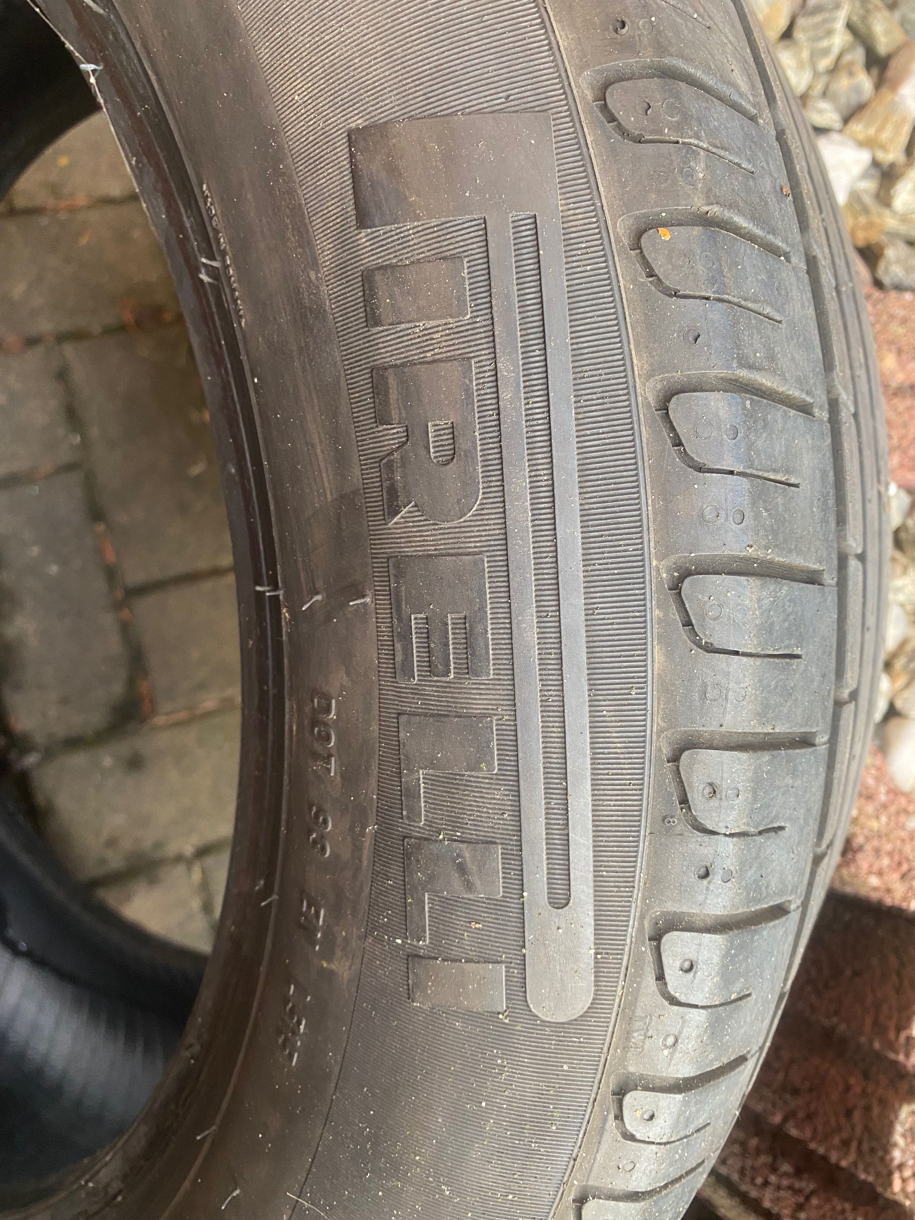 Opony Pirelli 17/225/55