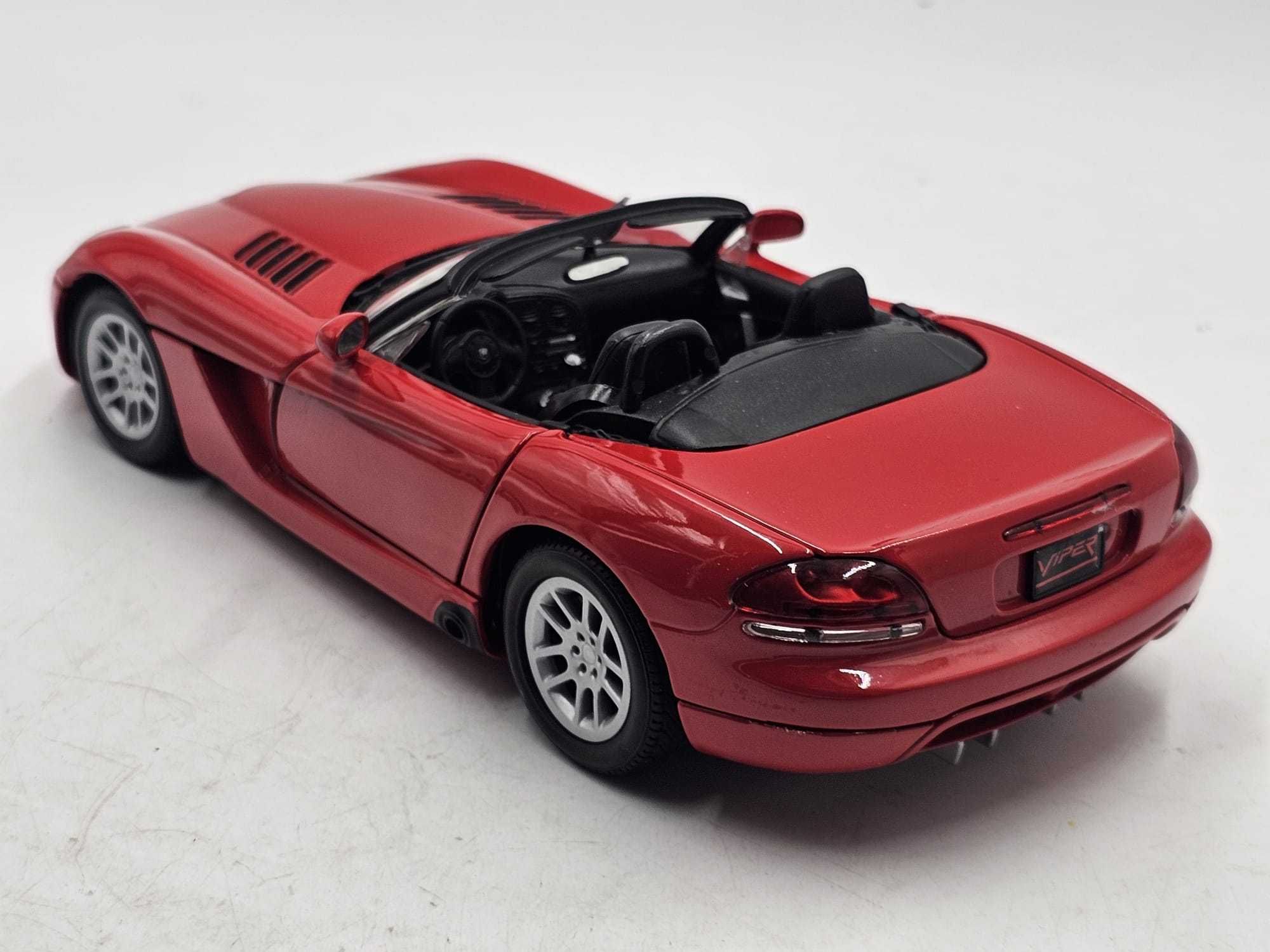 Motor Max 1/18 - 2003 Dodge Viper SRT 10 kabriolet czerwony