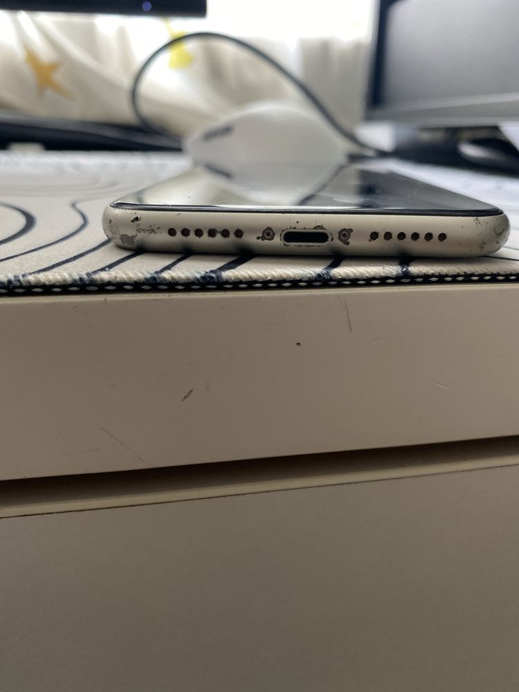 iPhone 11 64GB com caixa