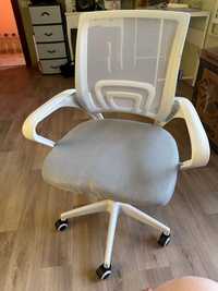 Крісло офісне біло-сіре