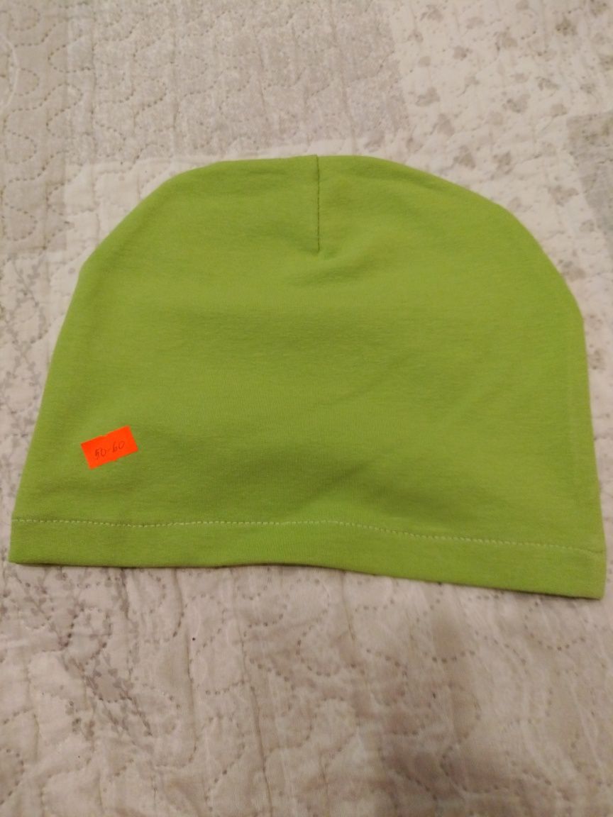 Zielona czapka nowa
