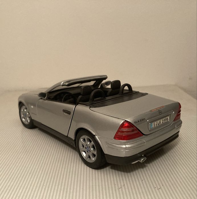 Miniatura Mercedes SLK 230 - Maisto 1:18