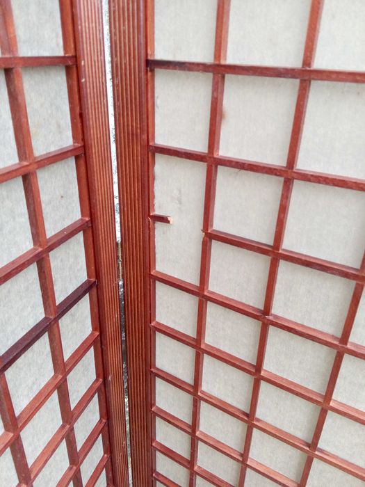 Biombo de 3 folhas em madeira e (papel de arroz??)