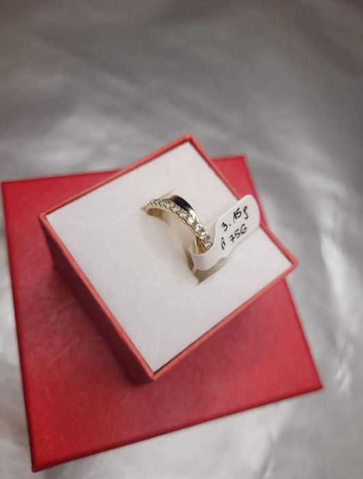 Złoty pierścionek z białymi cyrkoniami, próba 585 – nowy