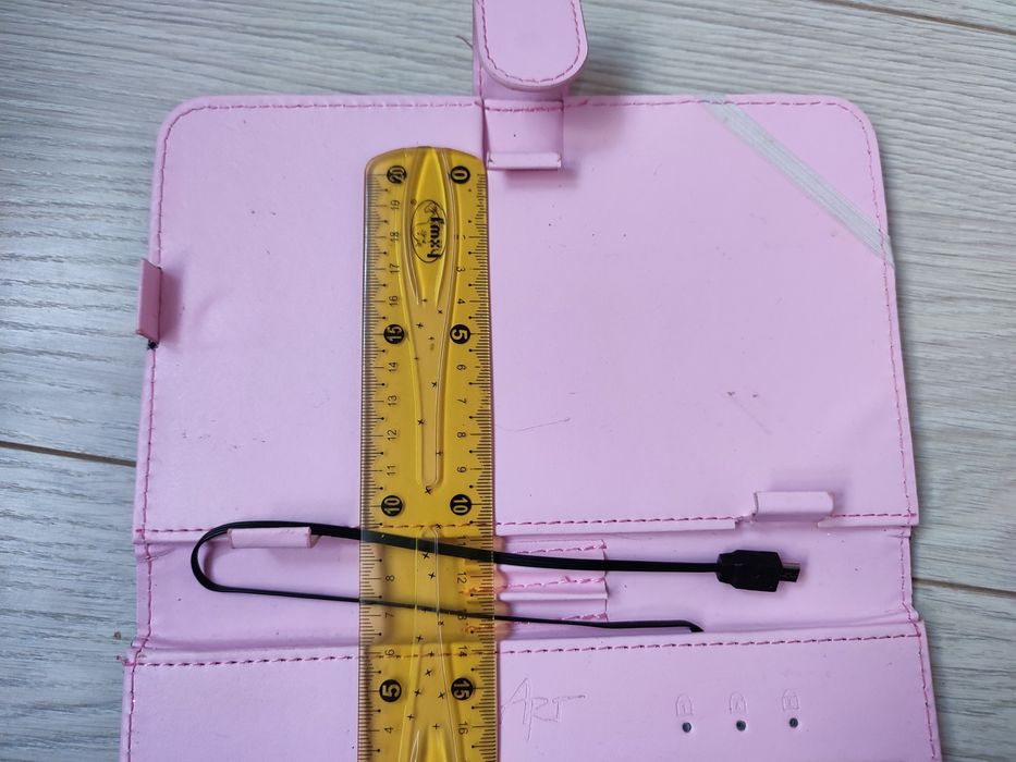 Etui na tablet z podłączeniem na klawiaturę Art