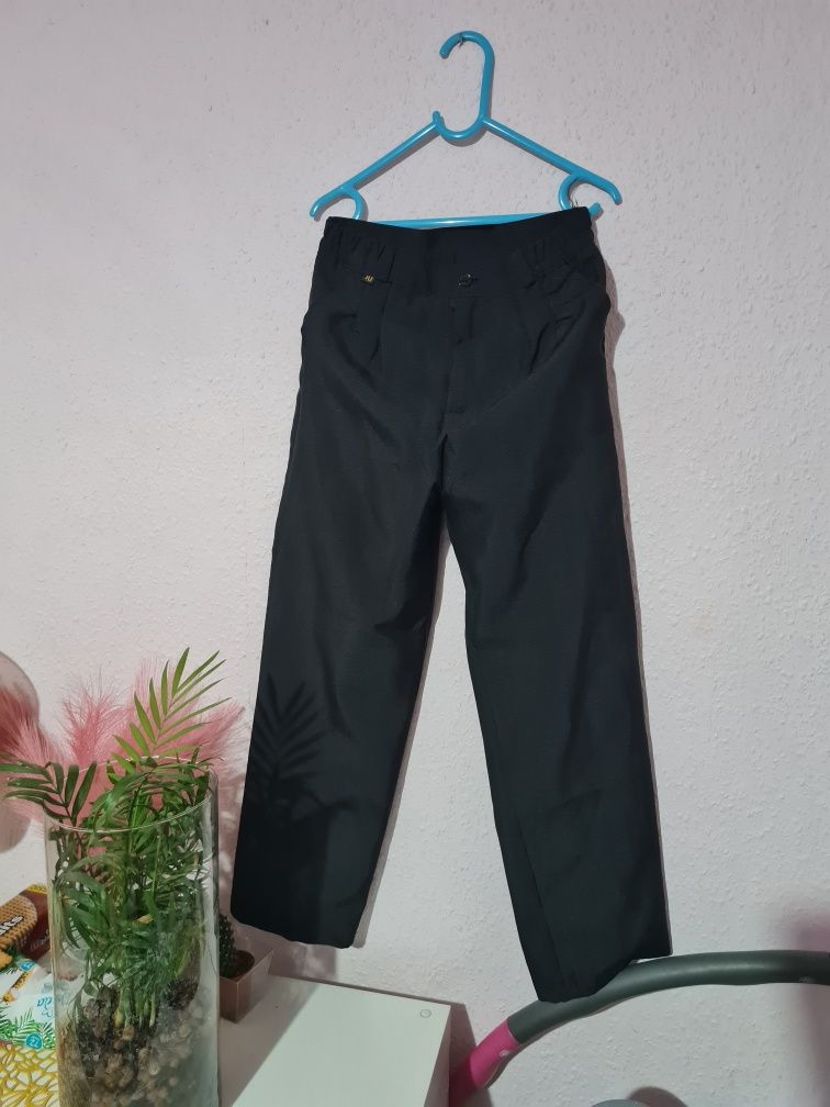 Spodnie garniturowe / garnitur / czarny / rozmiar 122/128